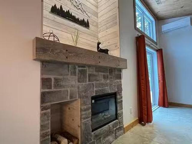 Charming 180 Ch. Du Domaine Roger, Lac Supérieur, QC, J0T 1J0.