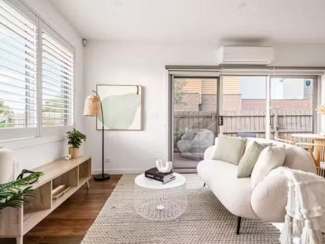 Unique 1/80 Porter Road, Heidelberg Heights VIC 3081