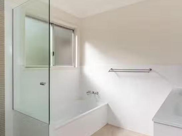 Deal! 18 Tangmere Street, Chapel Hill, QLD 4069