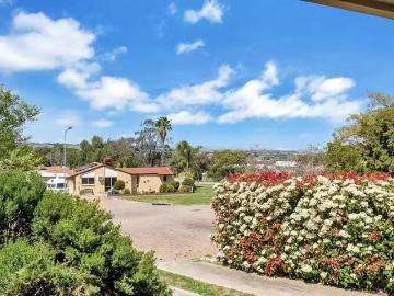 Nice 18 Treharne Court, Noarlunga Downs, SA 5168