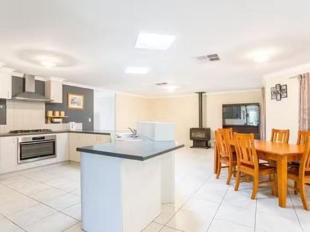 Just in! 18 Waverley Road, AUSTRALIND, WA 6233 House for Rent
