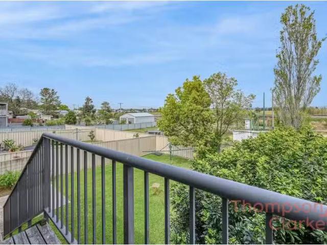 Cheap 18 Wentworth Street, Telarah House for rent Listed by E.