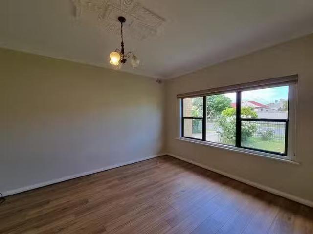 Cozy 18 Alice Street, Findon, SA 5023