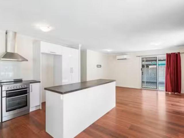 Charming 18 Banks Crescent, Wynnum West, QLD 4178