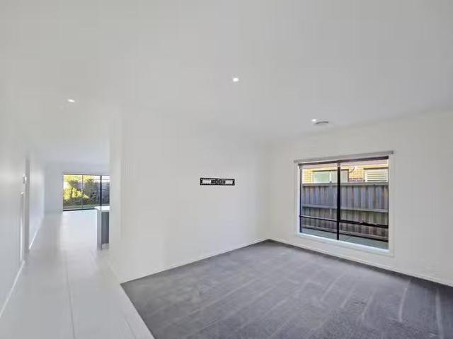 Unique 18 Boeing Street, Mount Duneed, VIC 3217