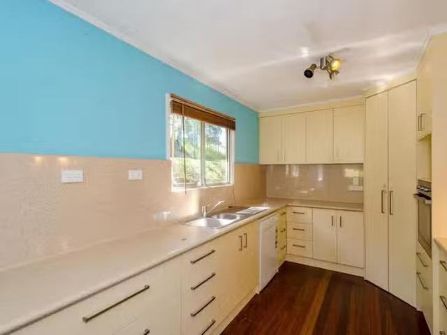 Rental! 18 Boyne Crescent, West Gladstone, QLD 4680