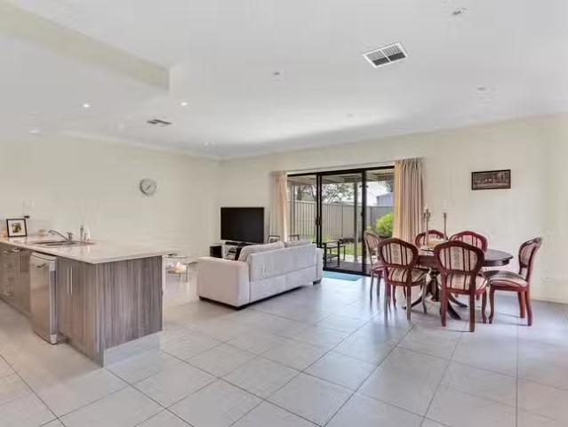 Unique 18 Francis Avenue, Broadview, SA 5083