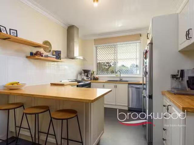 Cozy 18 Manson Street, Swan View, WA 6056