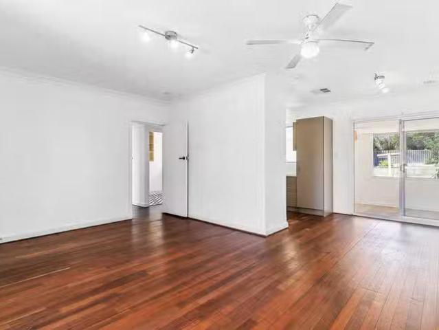 Just in! 18 Regehr Street, Warnbro, WA 6169
