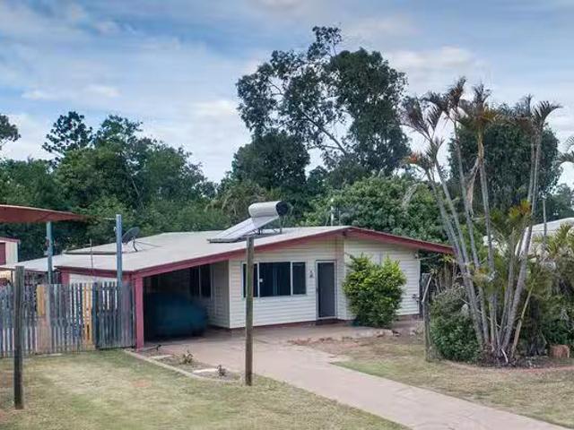 Unique 18 Rolfe Street, Moranbah, QLD 4744