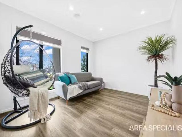 Rental! 18 Rosehill Way, Diggers Rest VIC 3427