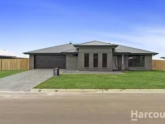 Just in! 18 Sapphire Avenue, Kawungan, QLD 4655