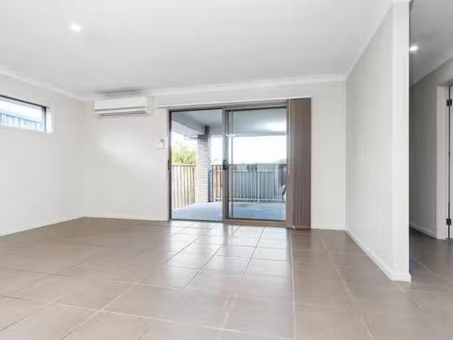 Cheap 18A Arrowgrass Street, Aberglasslyn, NSW 2320
