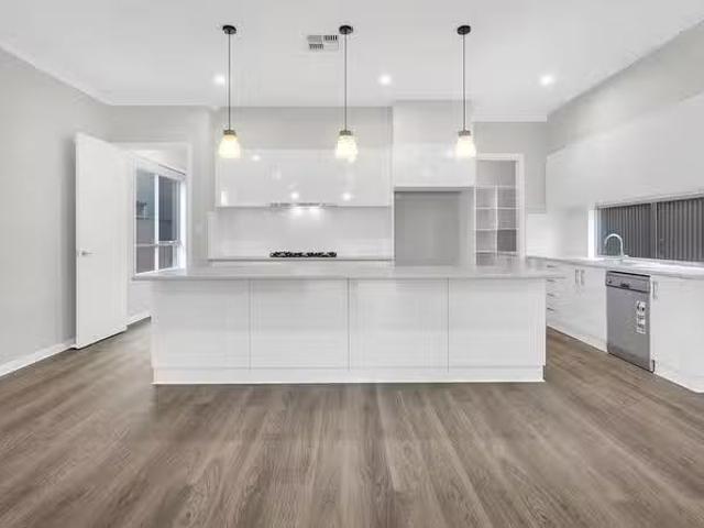 Charming 18A Mcinnes Avenue, Broadview, SA 5083