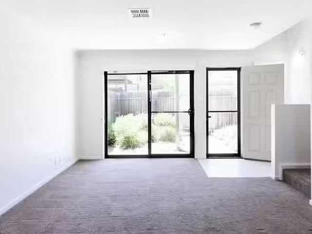 Rental! 19/11 Starcevich Crescent, Jacka, ACT 2914