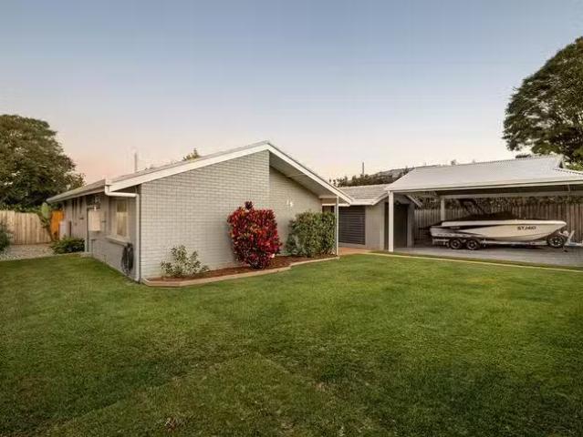 Cozy 19 Catamaran Street, Manly West, QLD 4179