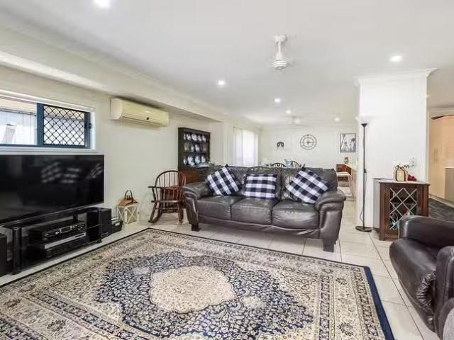 Unique 1/9 Monza Drive, Oxenford, QLD 4210