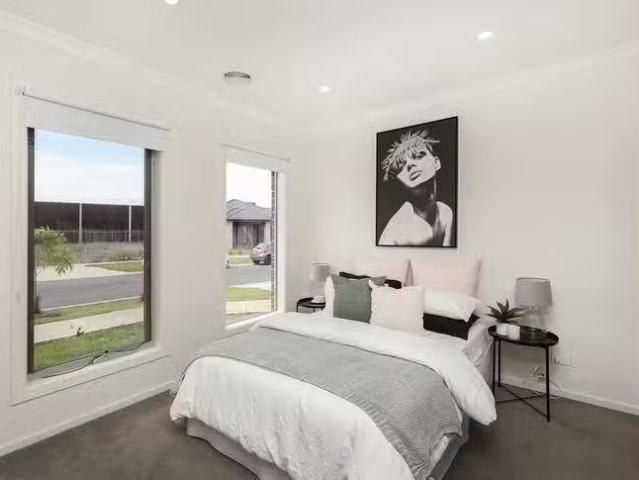 Cozy 19 Sumac Street, Brookfield, VIC 3338