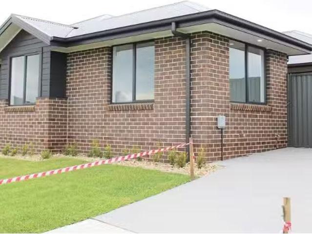 Deal! 1 Norton Street, SPRING FARM House for rent Listed by O.