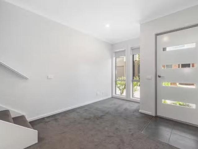 Cheap 1 Oasis Court, Carrum Downs, VIC 3201 Townhouse for Rent