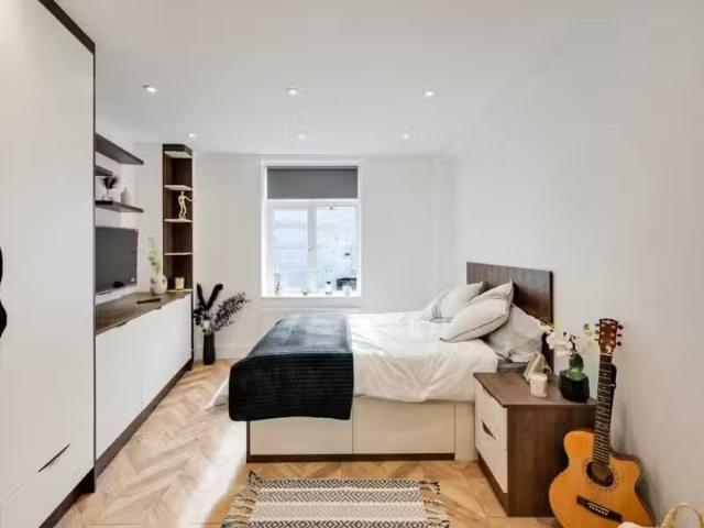 Just in! 1 BA Flat share for rent in Apt 3, Yelland House #172.