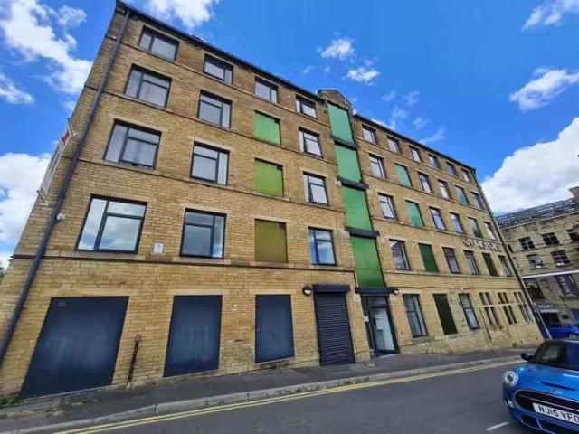 New 1 BA Studio flat for rent in Campus House, Hey Street, BD7