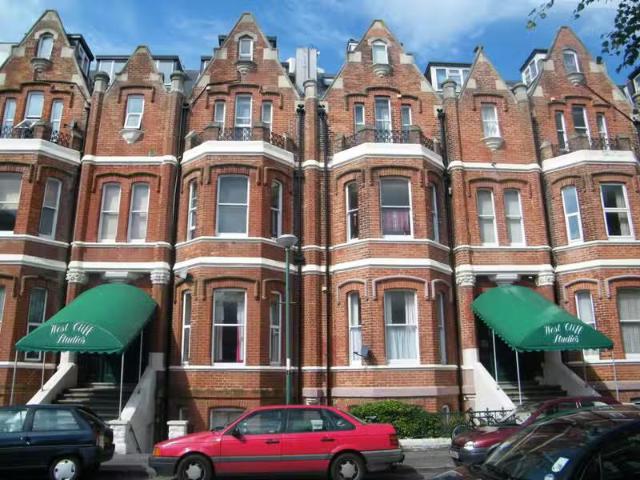 Nice 1 BA Studio flat for rent in Durley Gardens, Westcliff St.