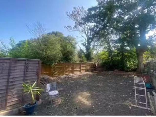 Cheap 1 BA Studio flat for rent in Evering Road, Upper Clapton.