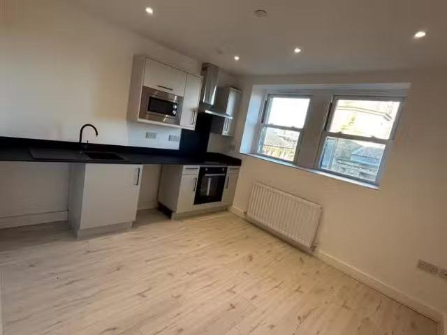 Unique 1 BA Studio flat for rent in Flat 39, 21 Silver Street.