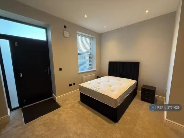 Just in! 1 BA Studio flat for rent in Hall Gate, Doncaster, DN1