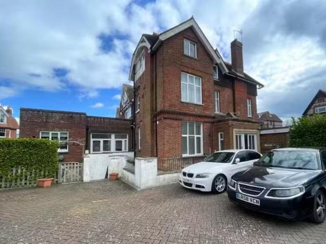 Nice 1 BA Studio flat for rent in 11 Meads Road, Eastbourne, E.