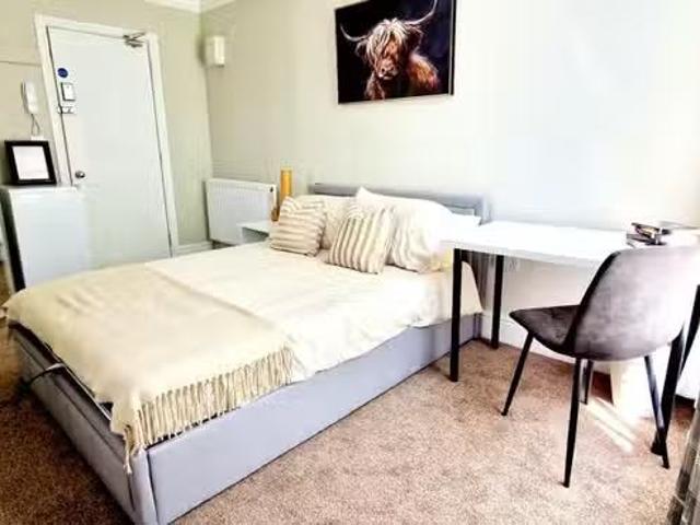 For Rent! 1 BA Terraced house for rent in Gravesend, Kent, DA12