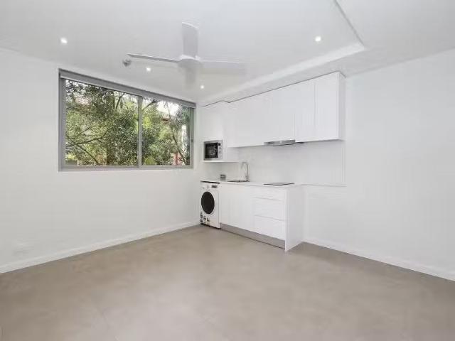Nice 1 BA 10/33 Hampden Street, Beverly Hills Apartment for re.