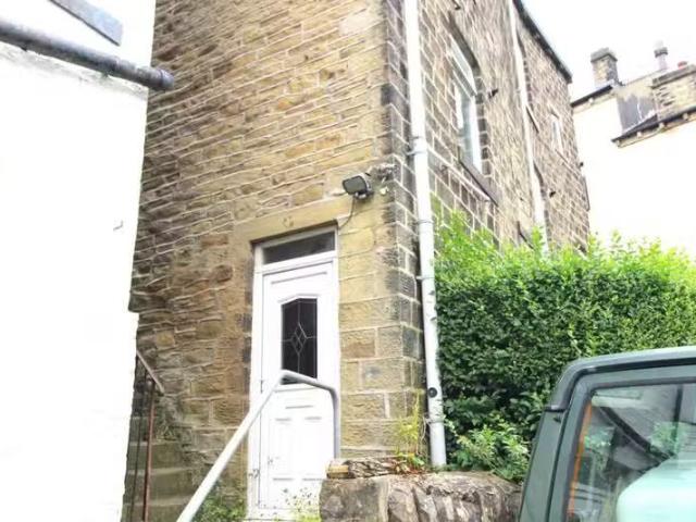 New 1 BA 1 bedroom terraced house for rent in Halifax Road, Ke.