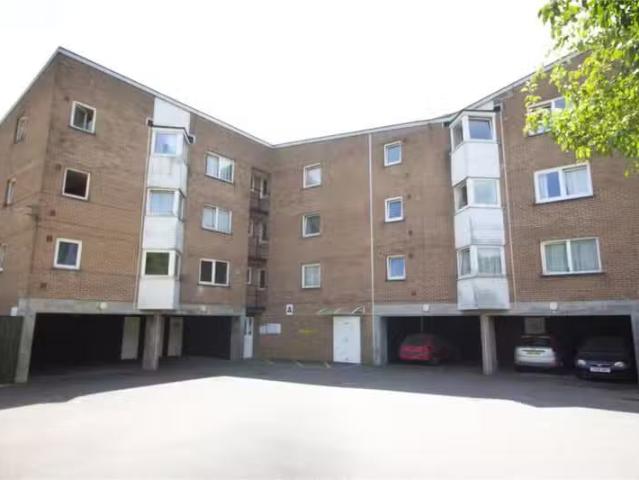 Just in! 1 BA 1 bedroom apartment for rent in Coed Edeyrn, Lla.