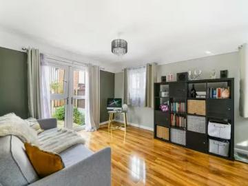 Cheap 1 BA 1 bedroom apartment for rent in Cyprus Place, Beckt.