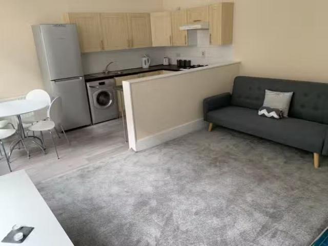 Unique 1 BA 1 bedroom apartment for rent in High Street, Grave.