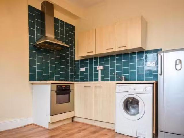 Nice 1 BA 1 bedroom apartment for rent in Poplar Road, Kings H.