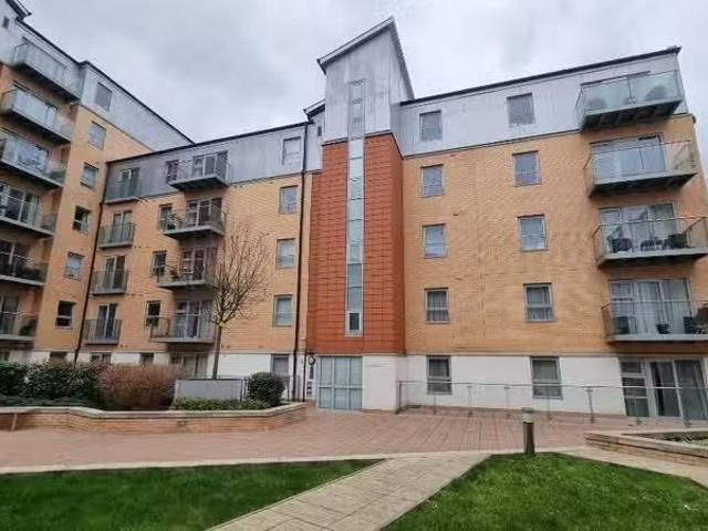 Charming 1 BA 1 bedroom apartment for rent in Queen Mary Avenu.