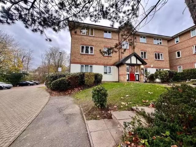 Just in! 1 BA 1 bedroom apartment for rent in Woodland Grove.