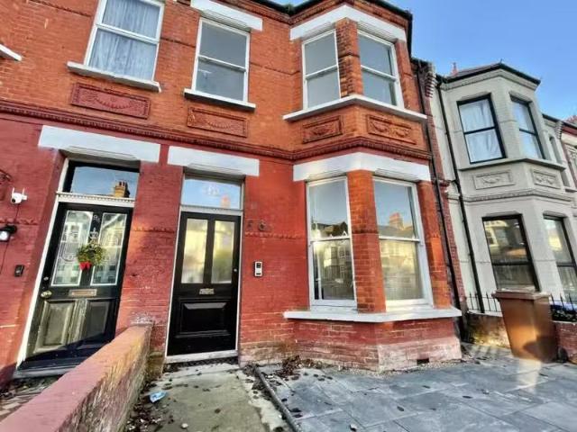 Nice 1 BA 1 bedroom flat for rent in Norfolk Road, Cliftonvill.