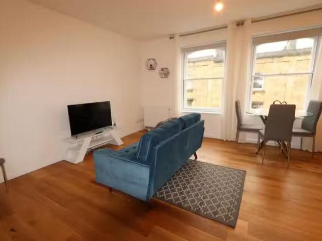 Cozy 1 BA 1 bedroom flat for rent in Alma Vale Road, Bristol.