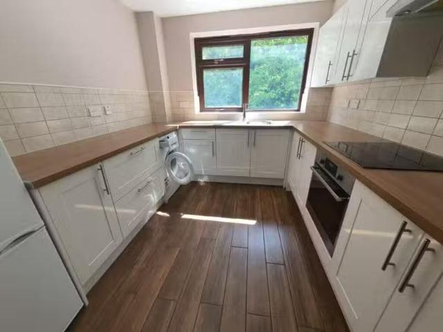 Unique 1 BA 1 bedroom flat for rent in Beech Copse, South Croy.