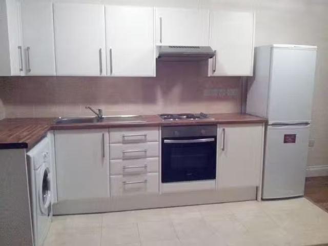 Cheap 1 BA 1 bedroom flat for rent in Dalston Lane, Hackney E8