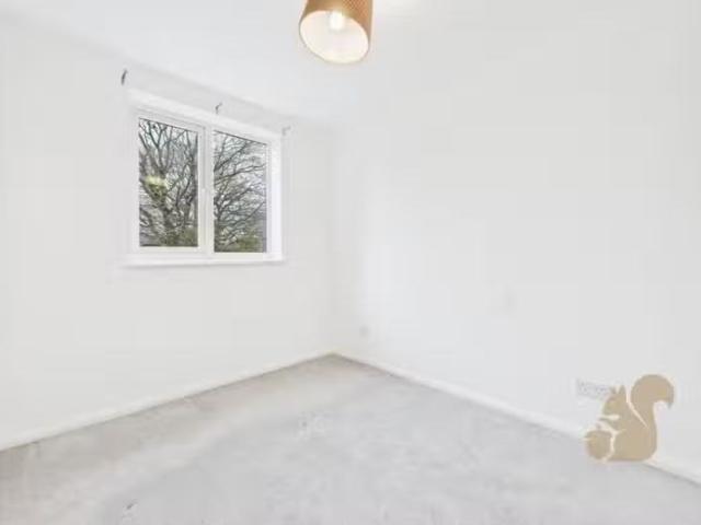 Cheap 1 BA 1 bedroom flat for rent in Flanders Field, Colchest.