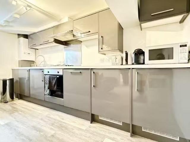 Cheap 1 BA 1 bedroom flat for rent in Flat, The Grosvenor, Hi.
