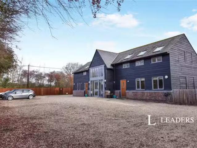 Just in! 1 BA 1 bedroom flat for rent in Hackmans Lane, Purlei.