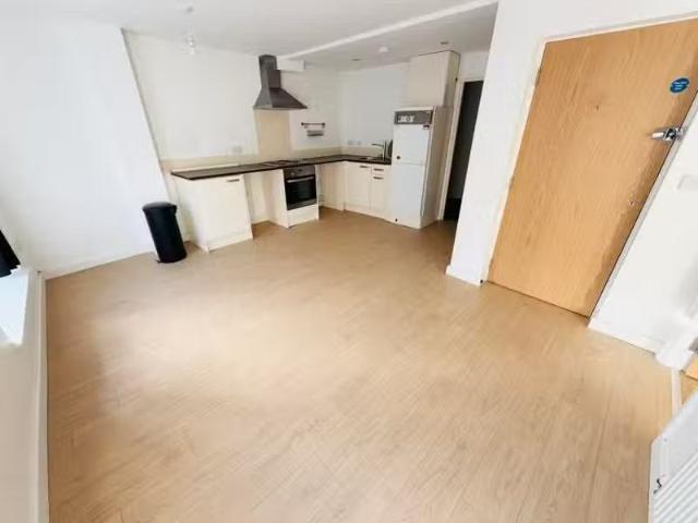 Just in! 1 BA 1 bedroom flat for rent in High Street, Bromsgro.