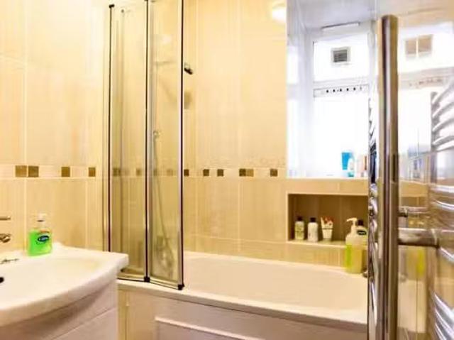 Nice 1 BA 1 bedroom flat for rent in Homerton Road, Homerton.