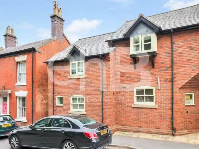 Nice 1 BA 1 bedroom flat for rent in Priory Road, Warwick, CV34
